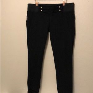 Super cute black skinny pants